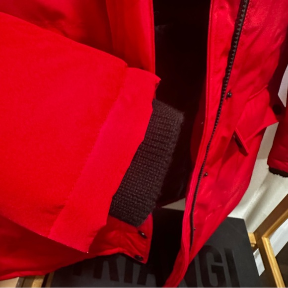 PERFECT RED puffer ski snow coat BCBG Max Azria - Picture 5 of 9